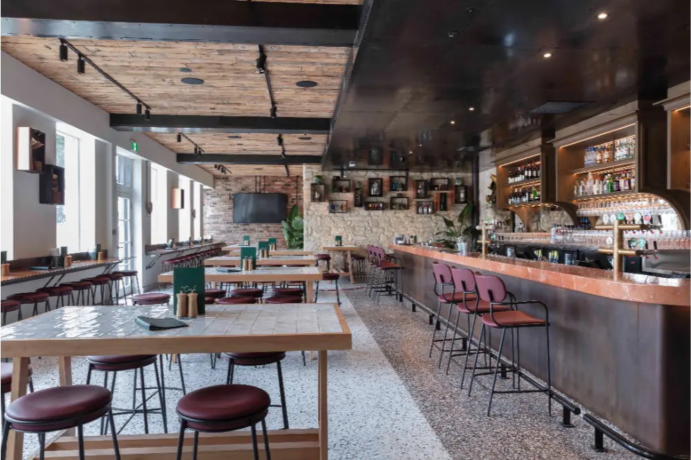 The Continental, Sorrento — bar and dining interior